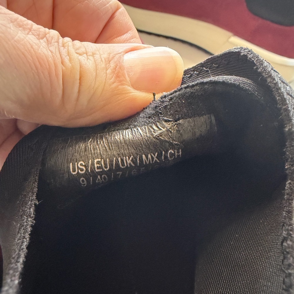 EUC Kenneth Cole REACTION Women's Cameron Chelsea Jogger Sneaker Burgundy 9 - Picture 10 of 11
